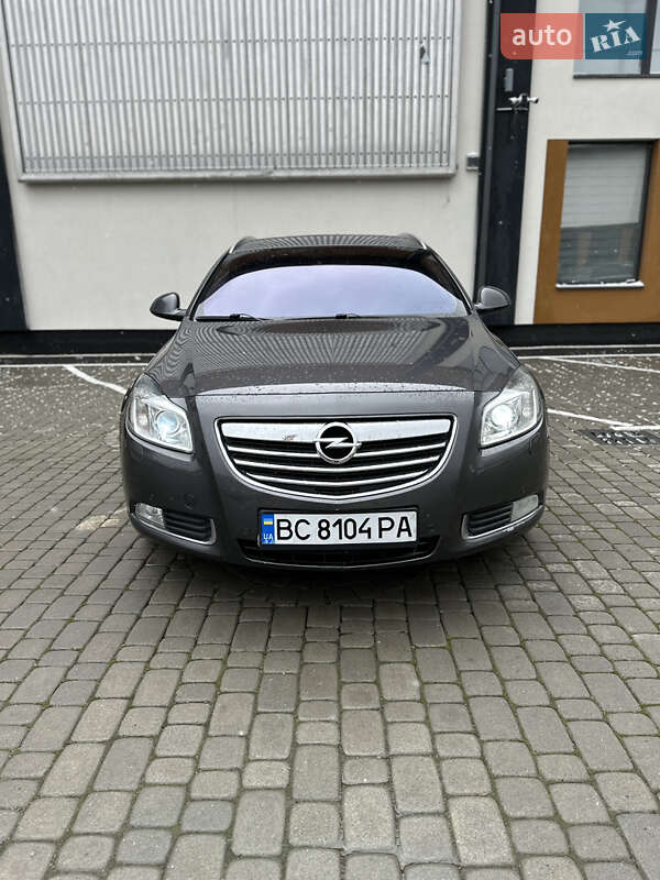 Универсал Opel Insignia 2010 в 