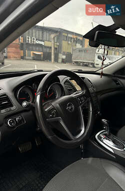Универсал Opel Insignia 2010 в 