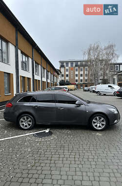 Универсал Opel Insignia 2010 в 