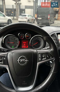 Универсал Opel Insignia 2010 в 