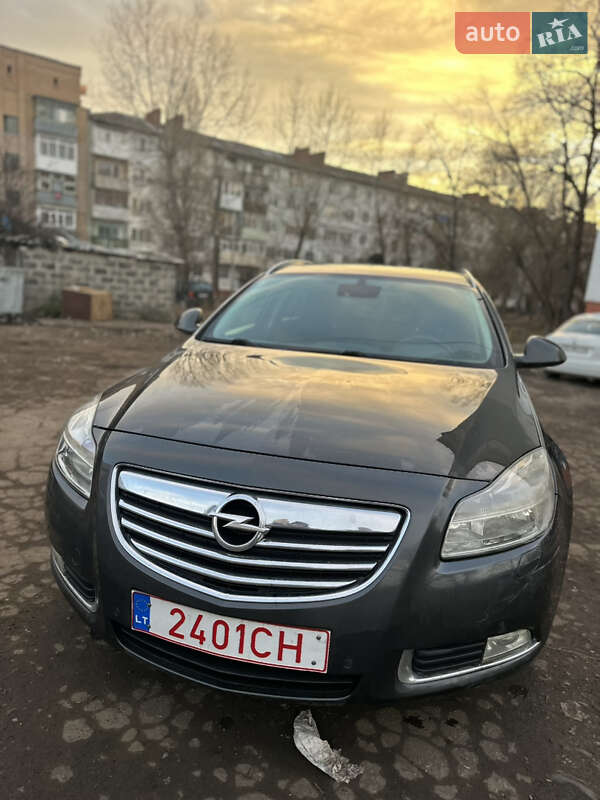 Универсал Opel Insignia 2011 в 
