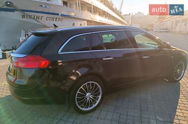 Универсал Opel Insignia 2011 в 