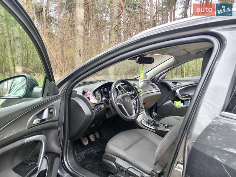 Универсал Opel Insignia 2011 в Черняхове