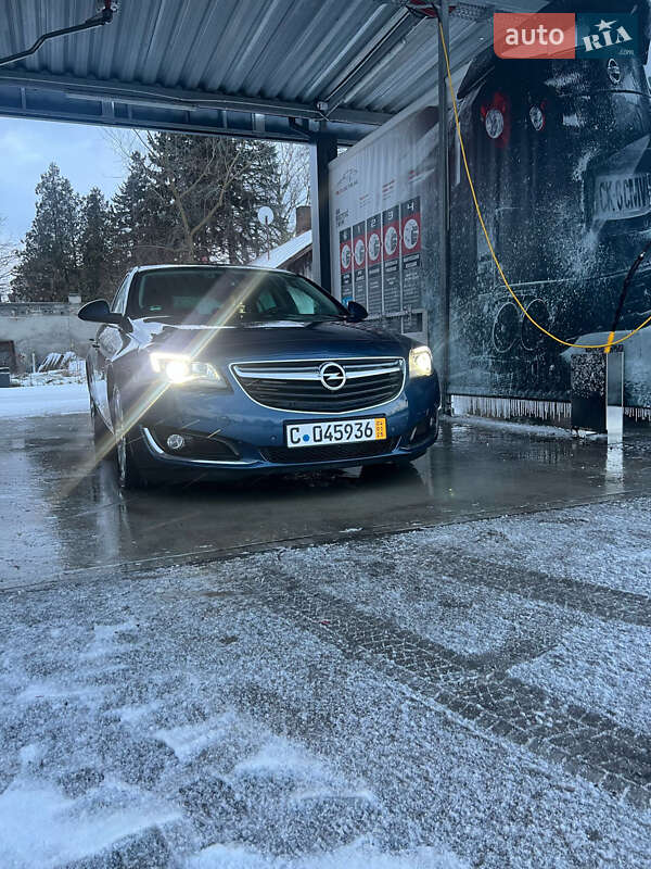 Седан Opel Insignia 2015 в 
