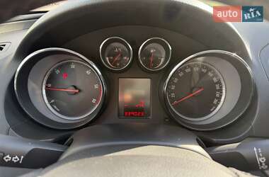 Седан Opel Insignia 2010 в 