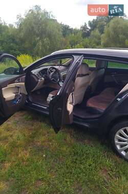Универсал Opel Insignia 2012 в 