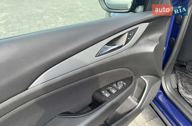 Универсал Opel Insignia 2017 в 