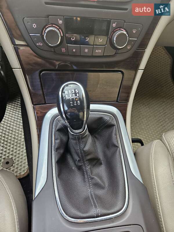 Лифтбек Opel Insignia 2010 в Киеве