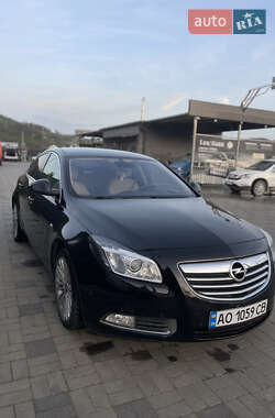 Седан Opel Insignia 2011 в 
