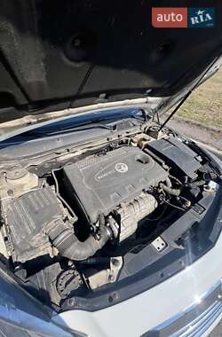 Универсал Opel Insignia 2011 в 