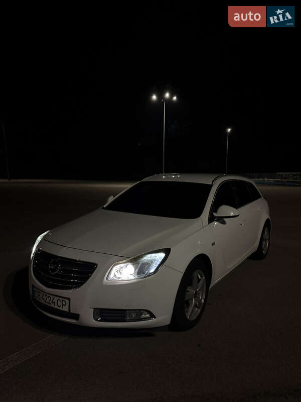 Универсал Opel Insignia 2013 в 