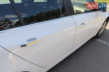 Универсал Opel Insignia 2014 в 