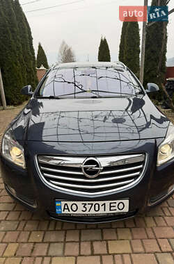 Универсал Opel Insignia 2010 в Хусте