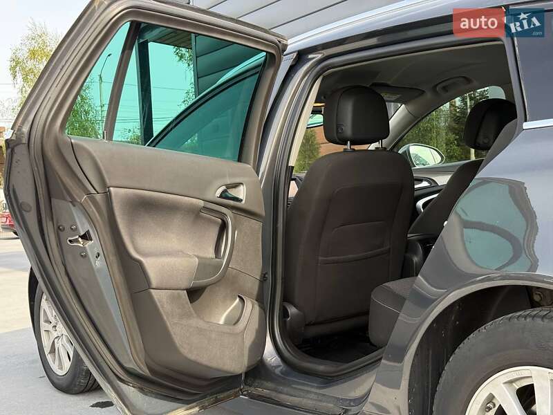 Универсал Opel Insignia 2014 в Ровно