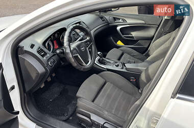 Универсал Opel Insignia 2010 в 