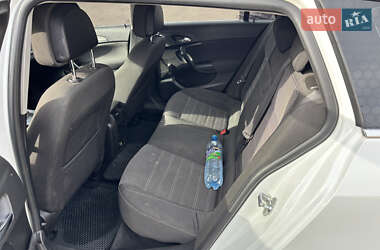 Универсал Opel Insignia 2010 в 