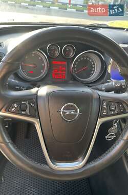 Універсал Opel Insignia 2012 в 