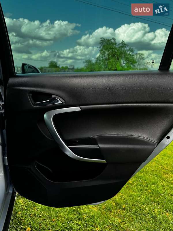 Универсал Opel Insignia 2013 в Маневичах