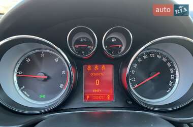 Универсал Opel Insignia 2011 в 