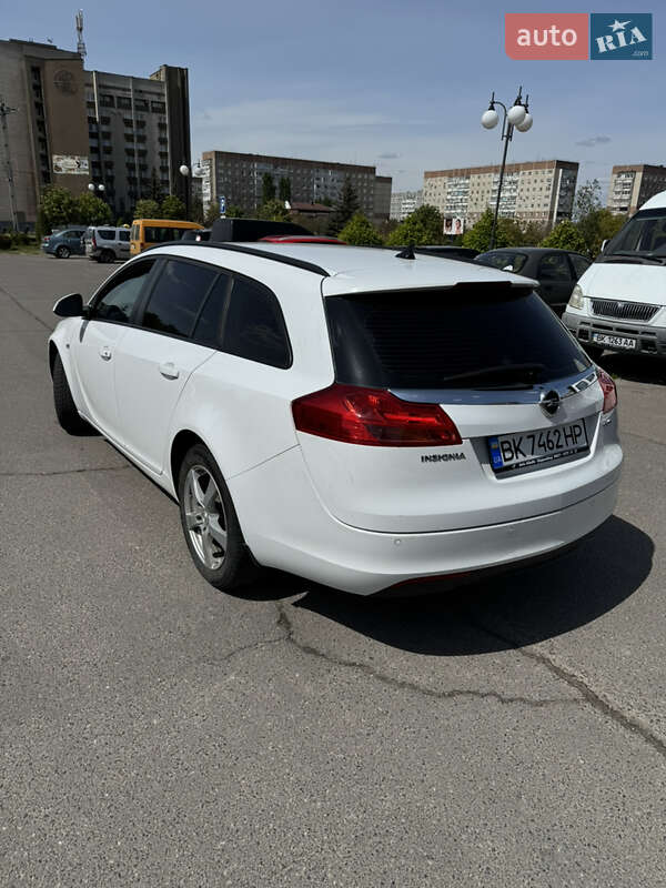 Універсал Opel Insignia 2010 в Вараші