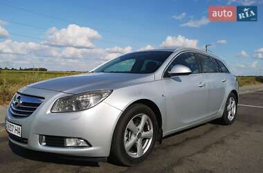 Универсал Opel Insignia 2011 в Хороле
