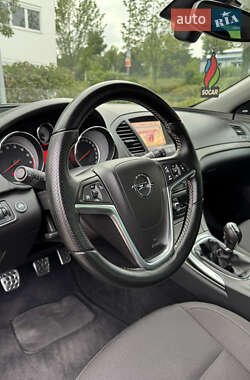 Универсал Opel Insignia 2012 в 