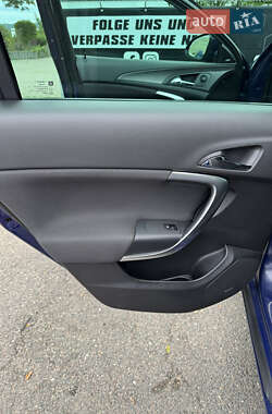 Универсал Opel Insignia 2012 в 