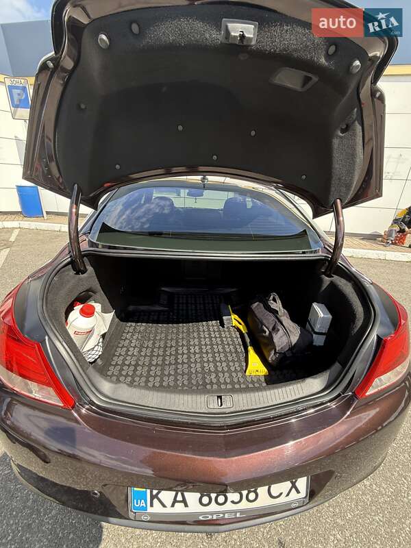 Седан Opel Insignia 2012 в Києві