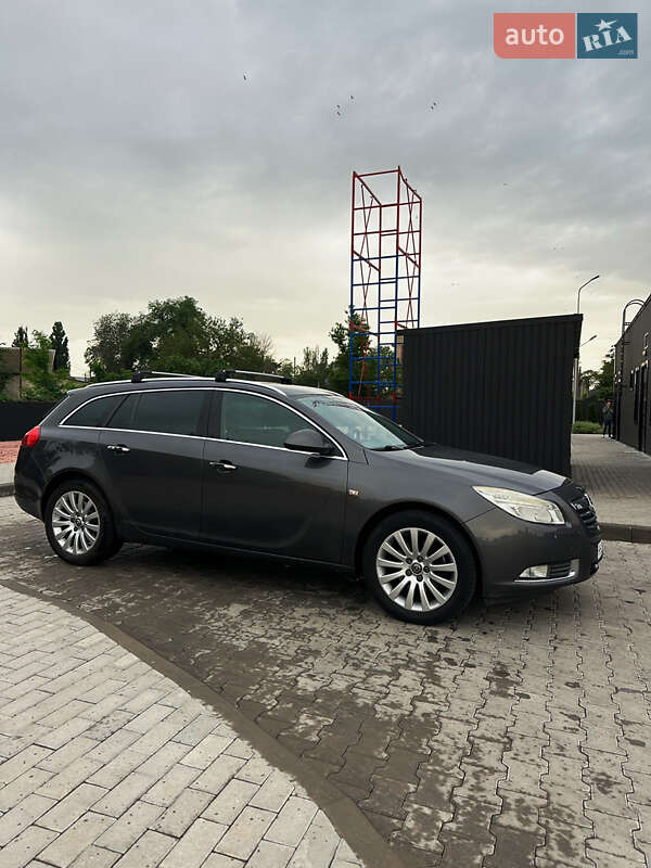Универсал Opel Insignia 2010 в 