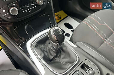Универсал Opel Insignia 2012 в 