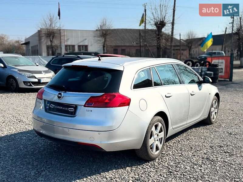 Универсал Opel Insignia 2013 в Староконстантинове