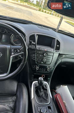 Универсал Opel Insignia 2012 в 
