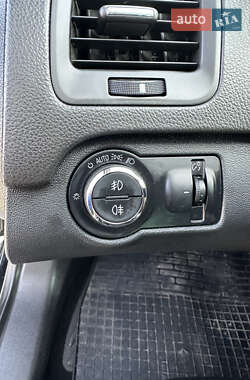 Универсал Opel Insignia 2012 в 