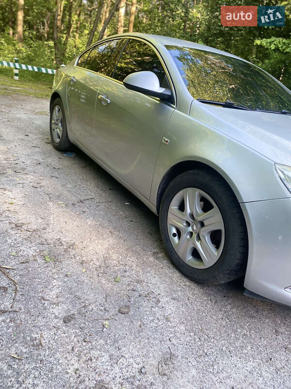 Седан Opel Insignia 2010 в Буську