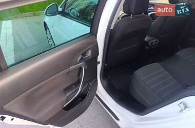 Универсал Opel Insignia 2015 в 