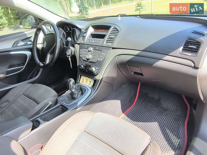 Ліфтбек Opel Insignia 2010 в Миргороді