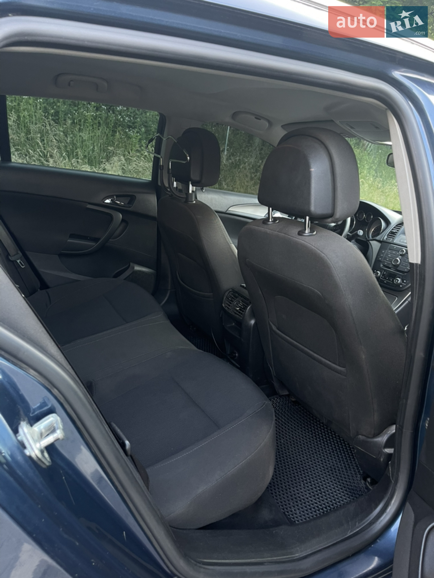 2010 Opel Insignia - мініатюра 11
