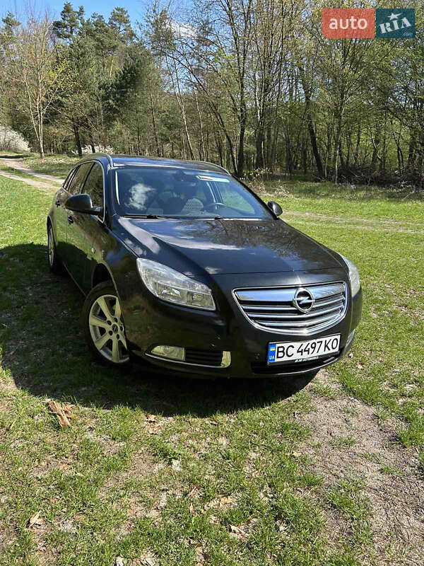 Универсал Opel Insignia 2013 в 