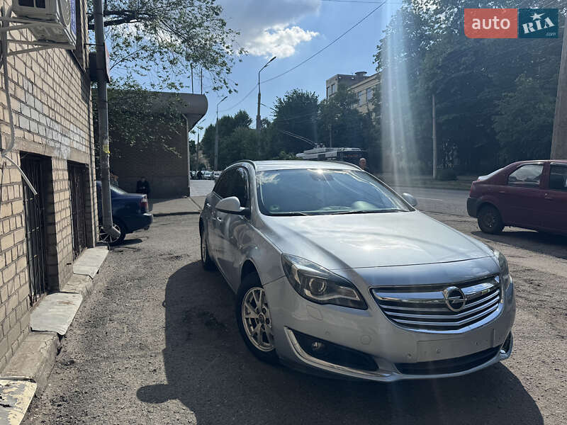 Універсал Opel Insignia 2015 в Дніпрі