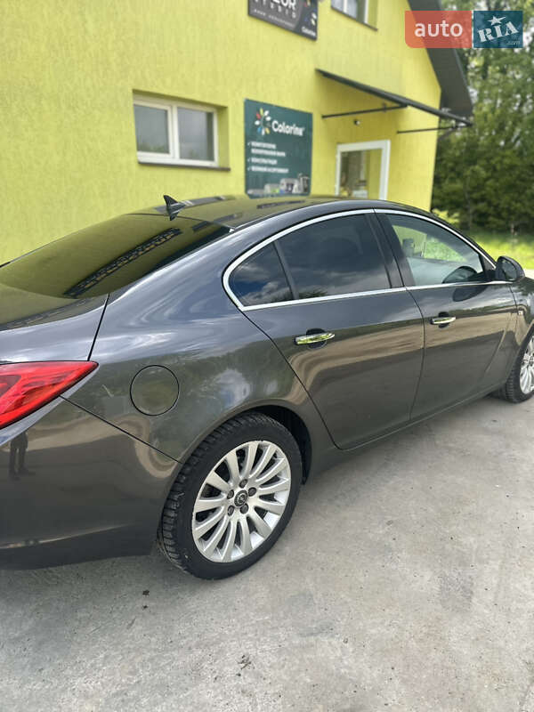 Седан Opel Insignia 2009 в Сторожинце