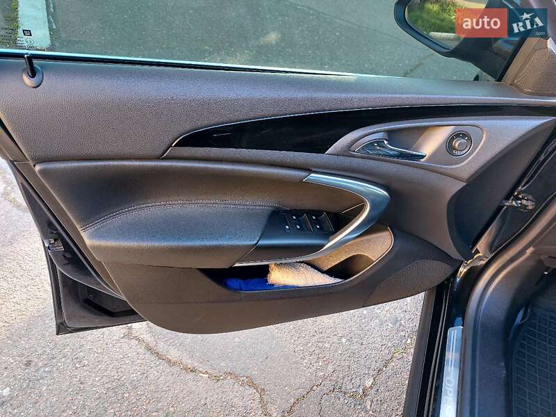 Седан Opel Insignia 2010 в Чорноморську