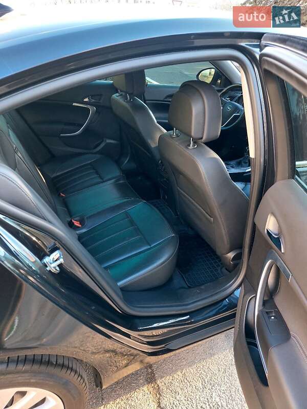 Седан Opel Insignia 2010 в Чорноморську