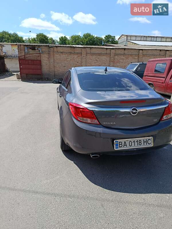 Седан Opel Insignia 2010 в Знаменке
