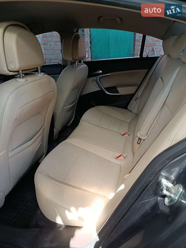 Седан Opel Insignia 2010 в Знаменке