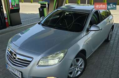 Универсал Opel Insignia 2010 в 