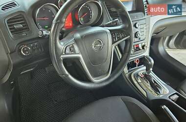 Универсал Opel Insignia 2010 в 