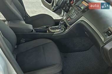 Универсал Opel Insignia 2010 в 