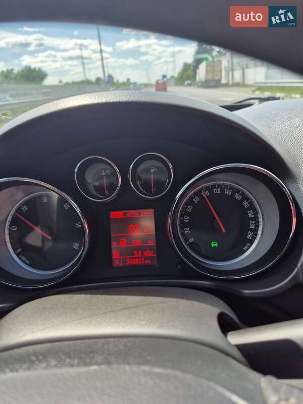 Универсал Opel Insignia 2013 в Киеве