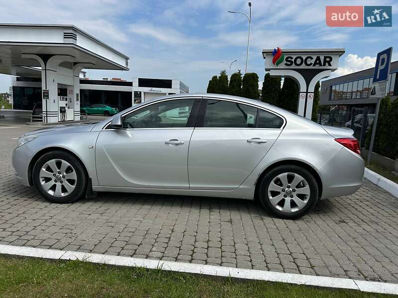 Седан Opel Insignia 2012 в Львове