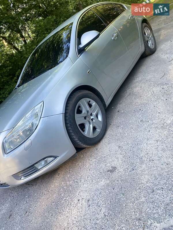 Седан Opel Insignia 2010 в Львові